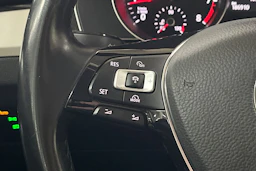 Sininen Volkswagen PASSAT 2018 kuva 15.