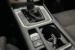 Sininen Volkswagen PASSAT 2018 kuva 18.