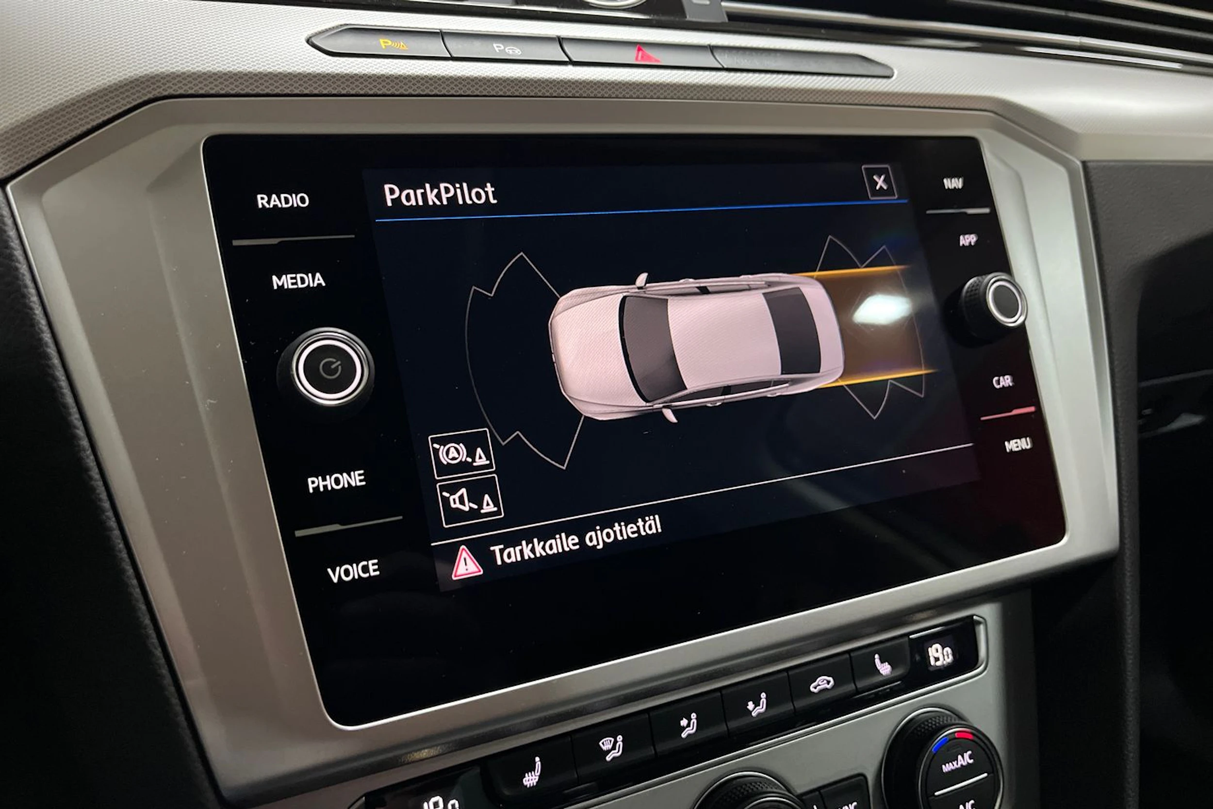 Sininen Volkswagen PASSAT 2018 kuva 20.