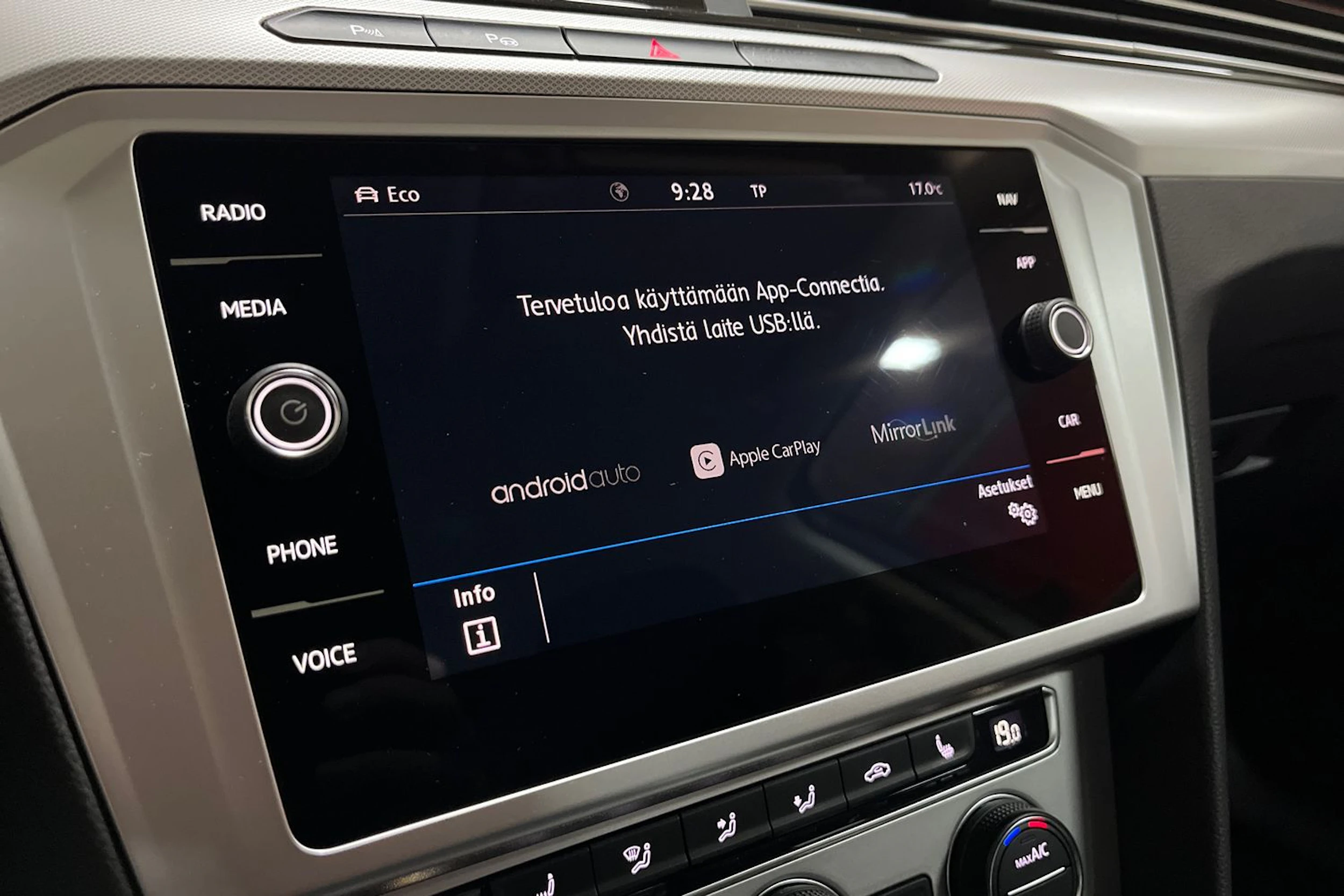 Sininen Volkswagen PASSAT 2018 kuva 22.