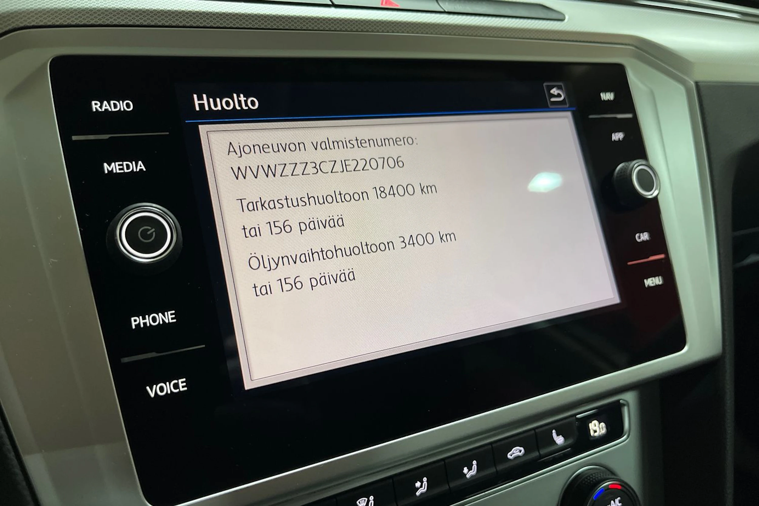 Sininen Volkswagen PASSAT 2018 kuva 23.