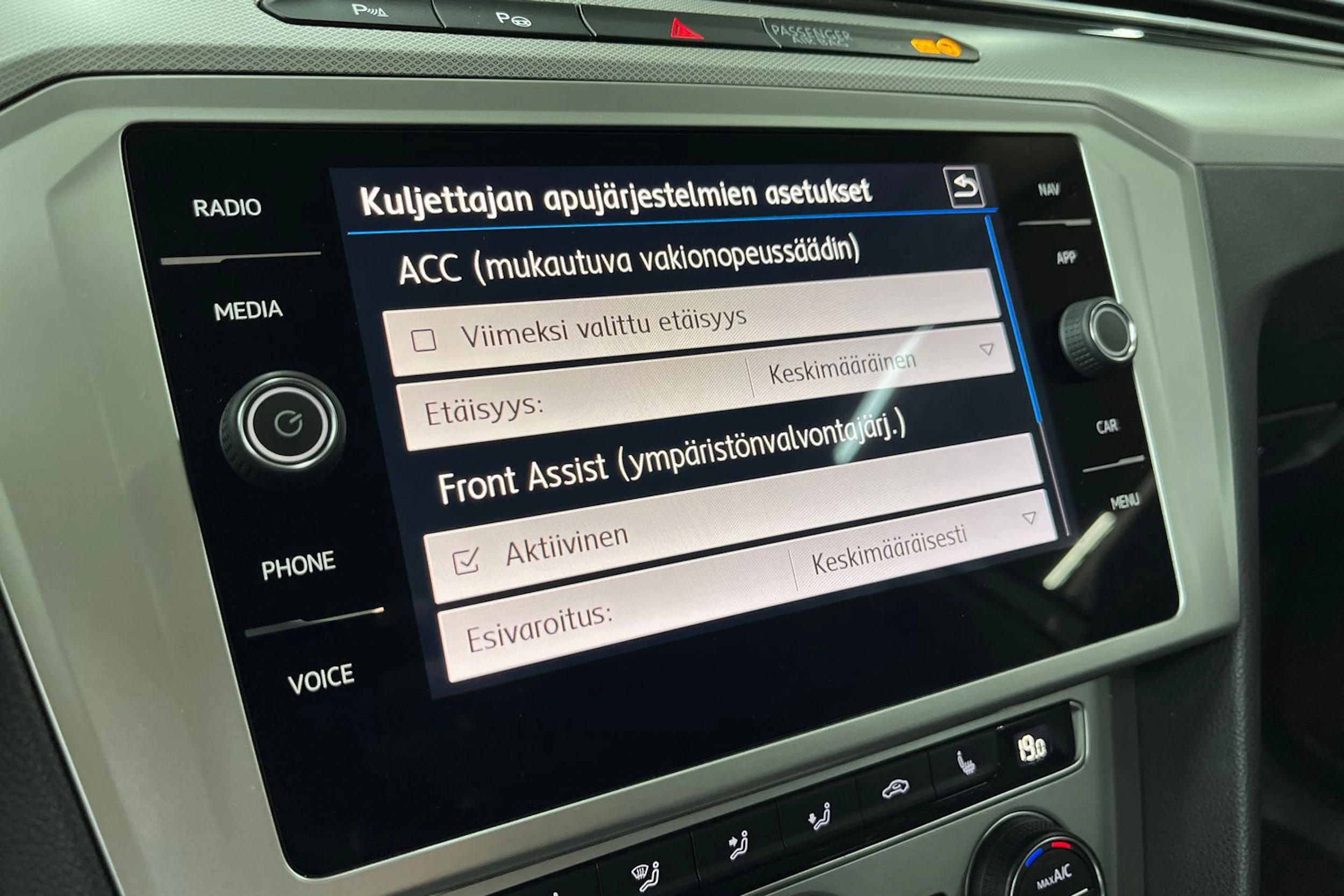 Sininen Volkswagen PASSAT 2018 kuva 25.