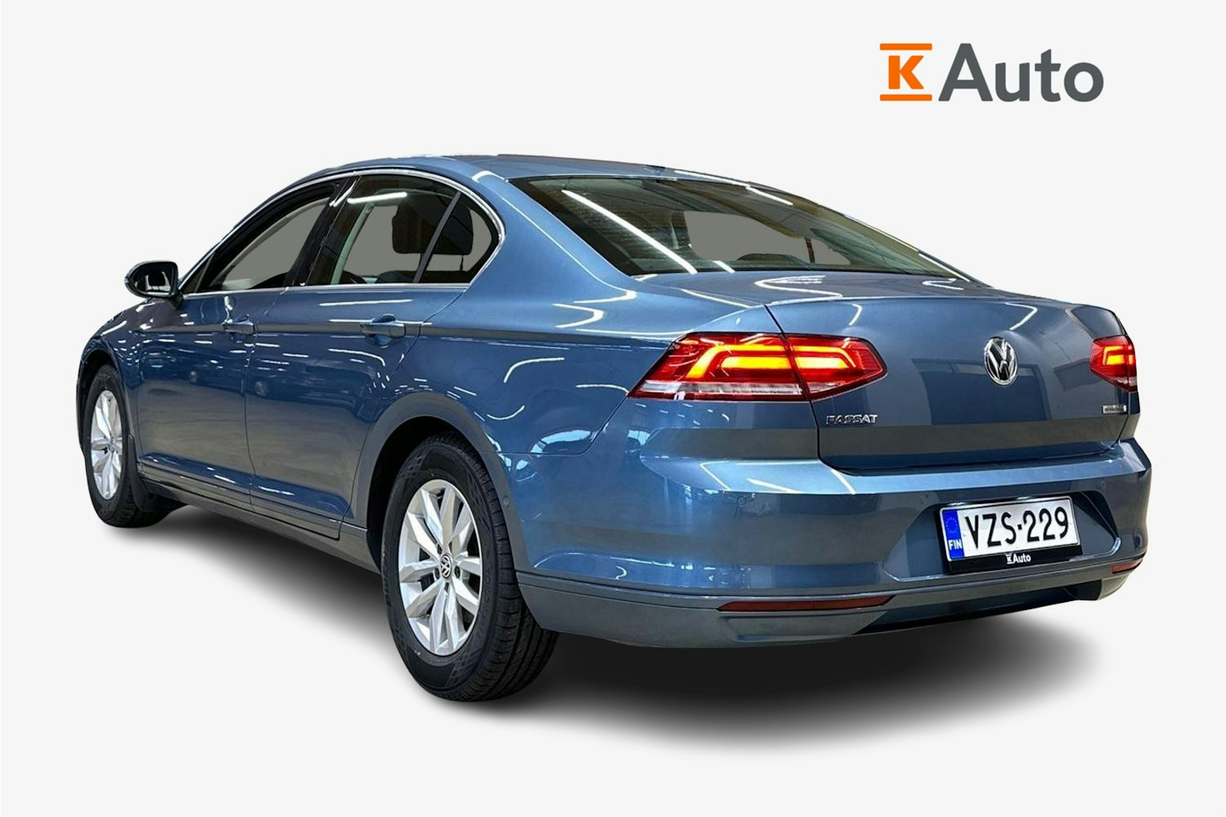 sininen Volkswagen Passat 2018 kuva 2.