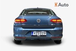 sininen Volkswagen Passat 2018 kuva 3.