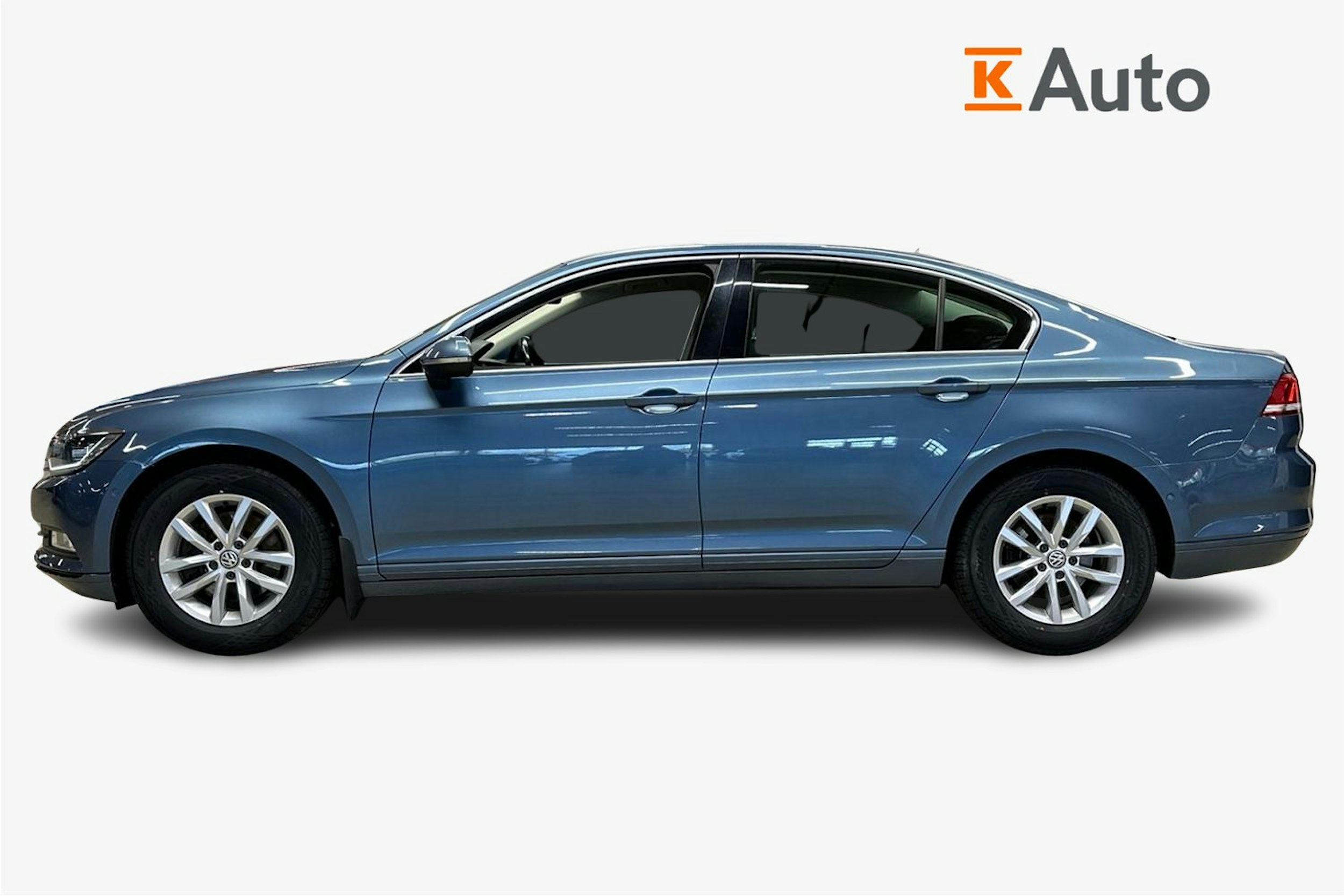 sininen Volkswagen Passat 2018 kuva 6.