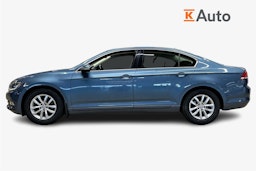 sininen Volkswagen Passat 2018 kuva 6.