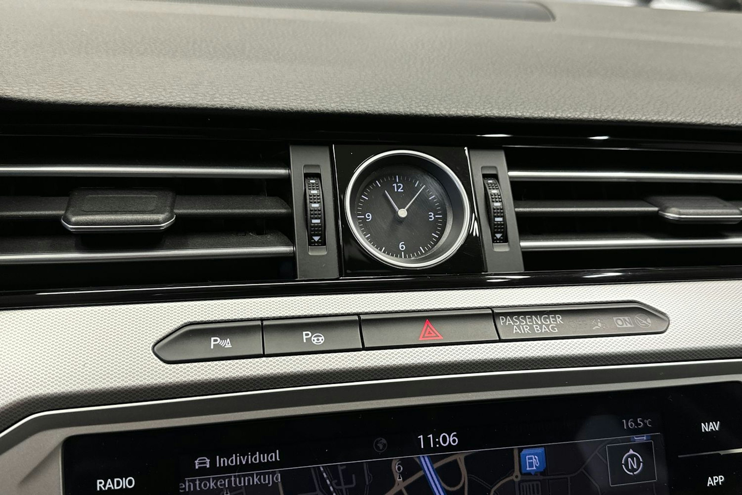 sininen Volkswagen Passat 2018 kuva 19.