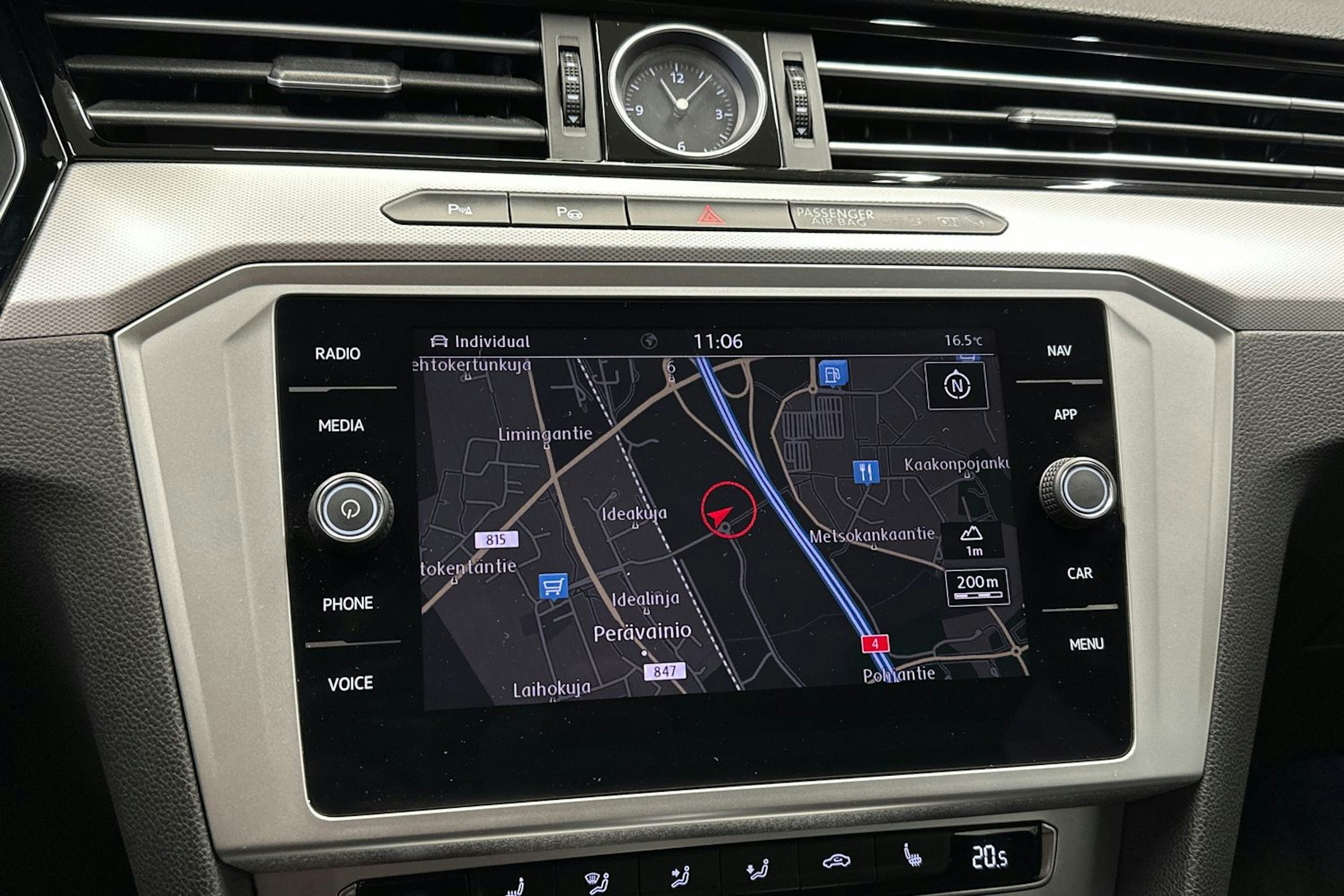 sininen Volkswagen Passat 2018 kuva 20.