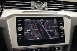 sininen Volkswagen Passat 2018 kuva 20.