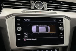 sininen Volkswagen Passat 2018 kuva 21.