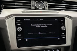 sininen Volkswagen Passat 2018 kuva 22.