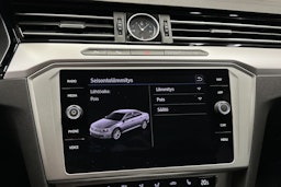 sininen Volkswagen Passat 2018 kuva 23.