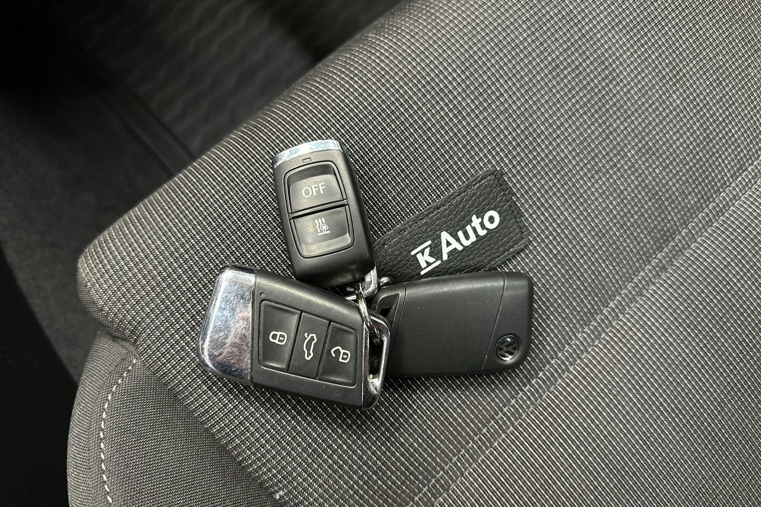 sininen Volkswagen Passat 2018 kuva 26.