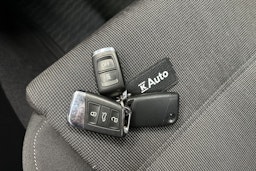 sininen Volkswagen Passat 2018 kuva 26.
