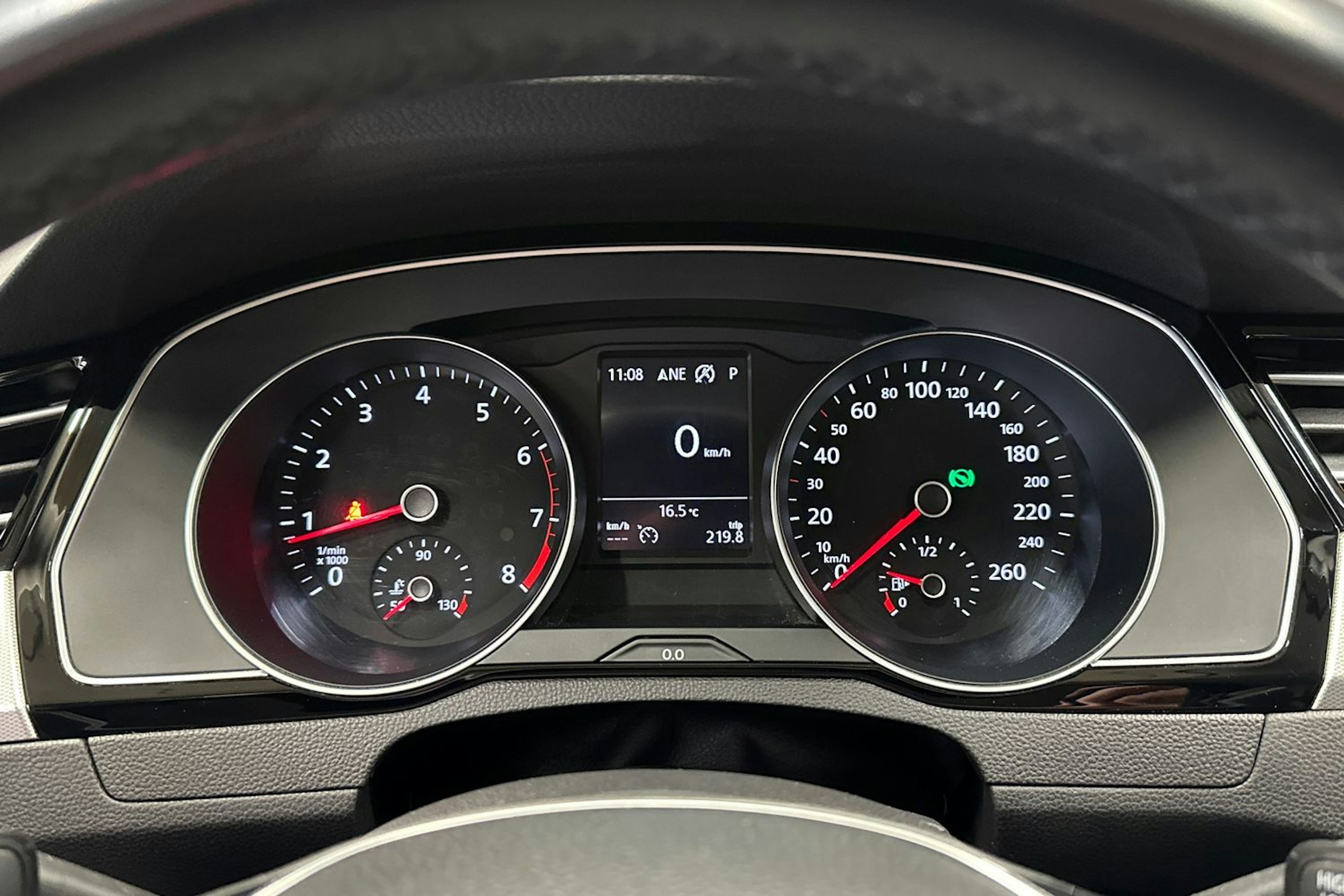 sininen Volkswagen Passat 2018 kuva 27.