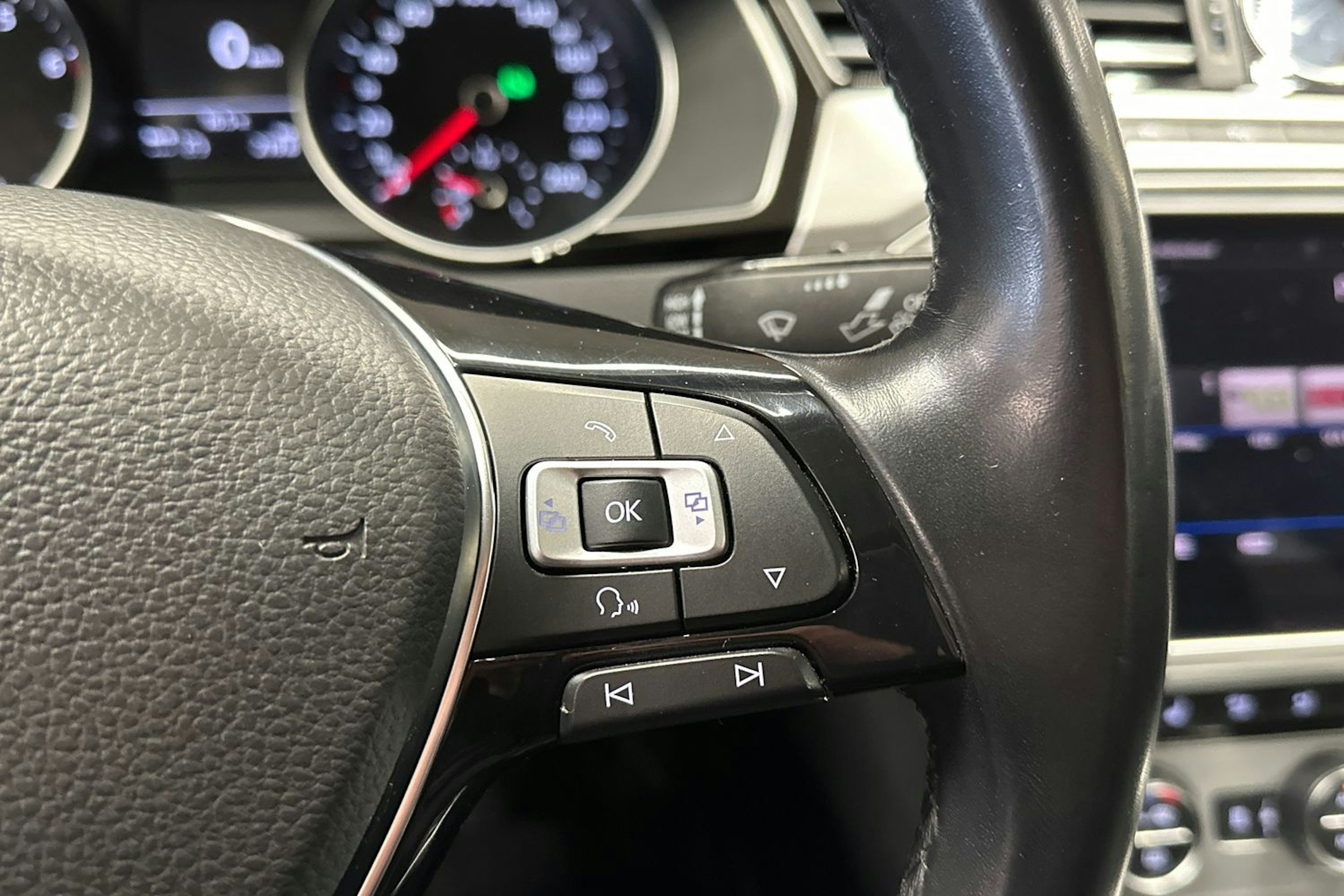 sininen Volkswagen Passat 2018 kuva 29.