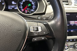 sininen Volkswagen Passat 2018 kuva 29.