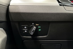sininen Volkswagen Passat 2018 kuva 30.