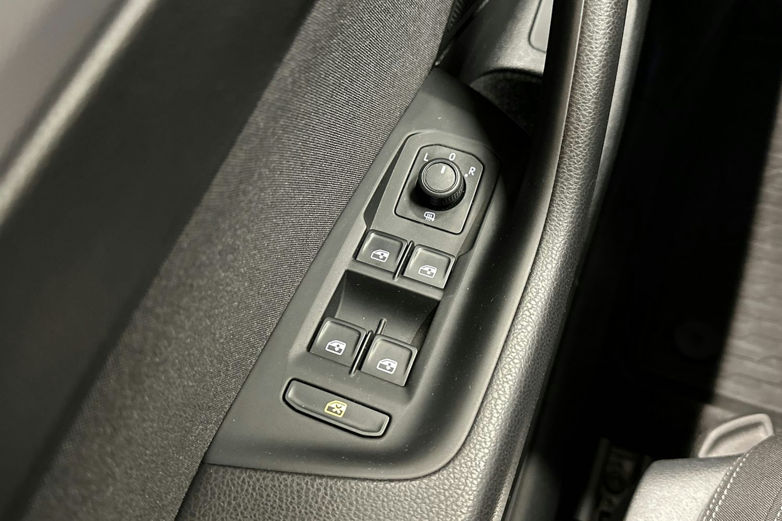sininen Volkswagen Passat 2018 kuva 31.