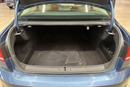 sininen Volkswagen Passat 2018 kuva 32.