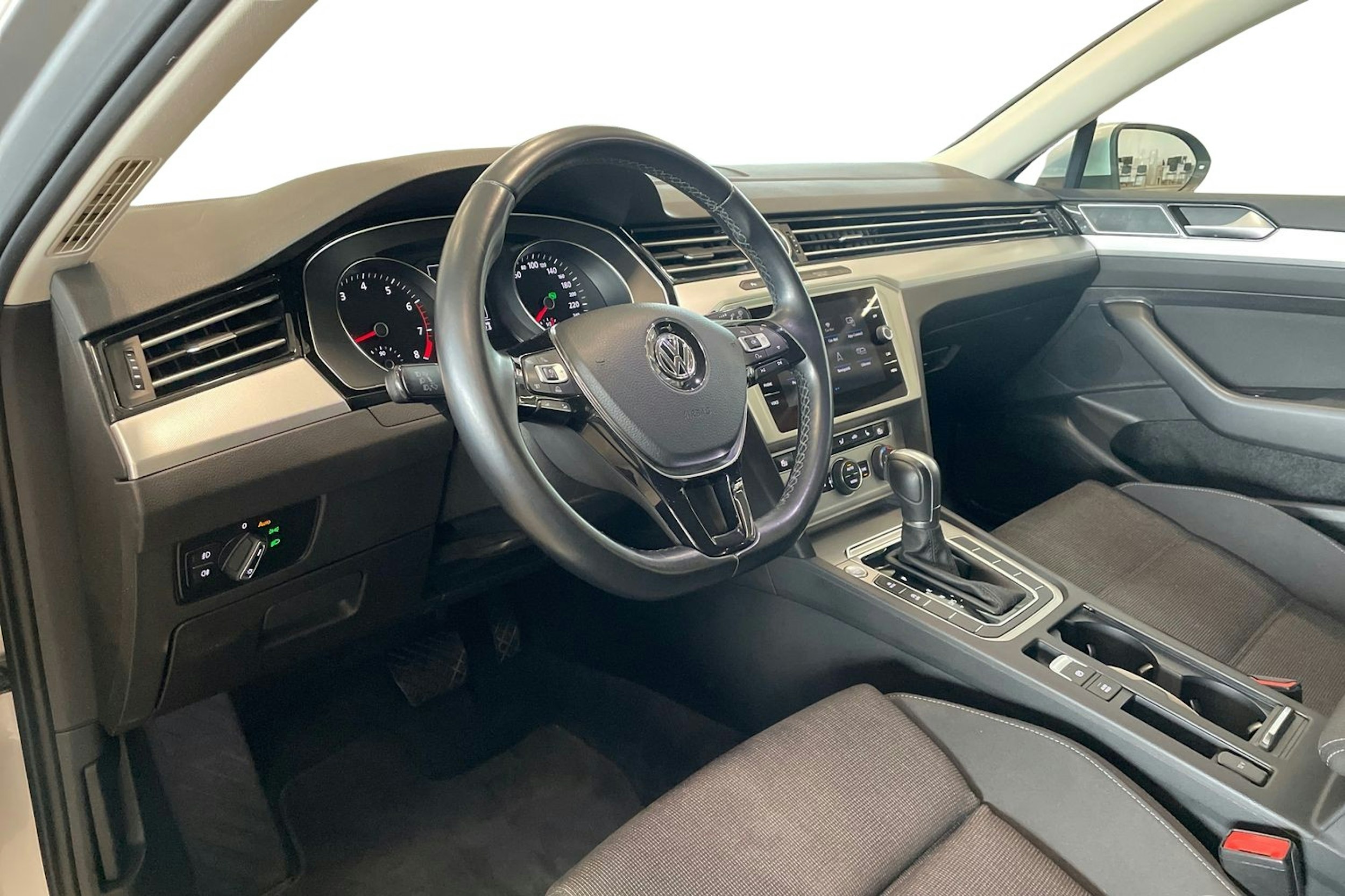 hopea Volkswagen Passat 2018 kuva 6.