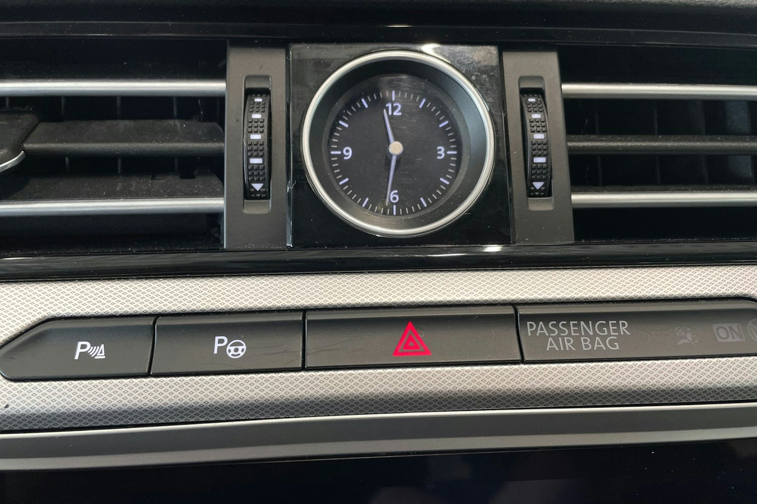 hopea Volkswagen Passat 2018 kuva 27.