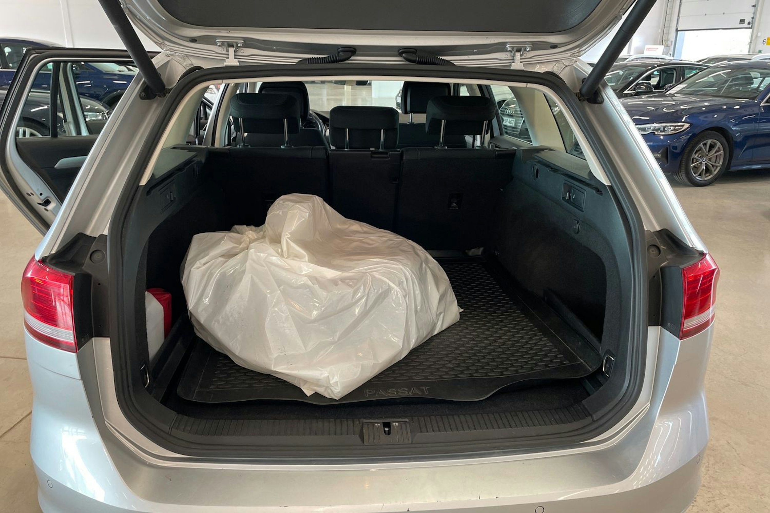 hopea Volkswagen Passat 2018 kuva 35.