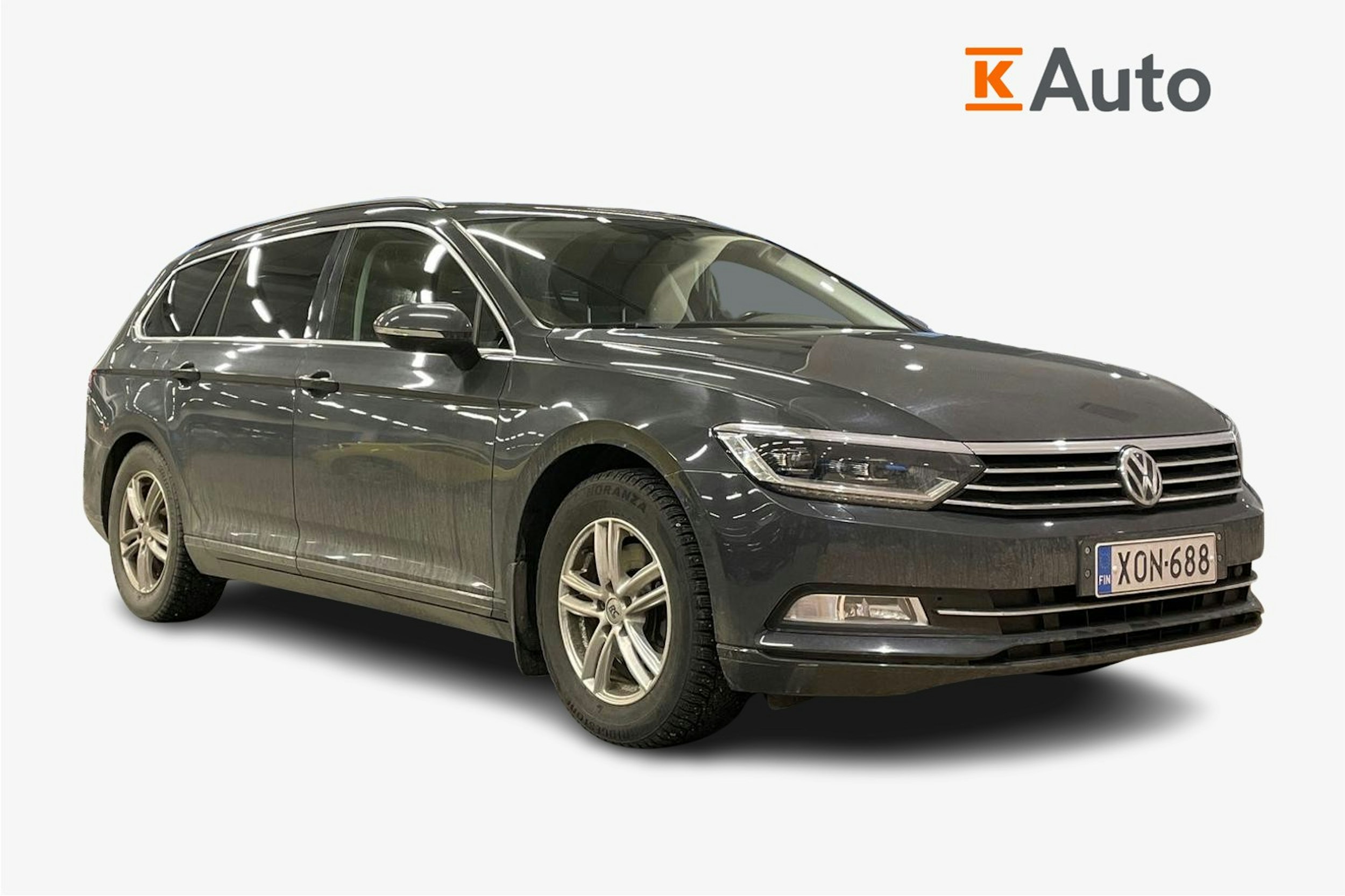 harmaa Volkswagen Passat 2018 kuva 1.