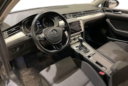 harmaa Volkswagen Passat 2018 kuva 3.