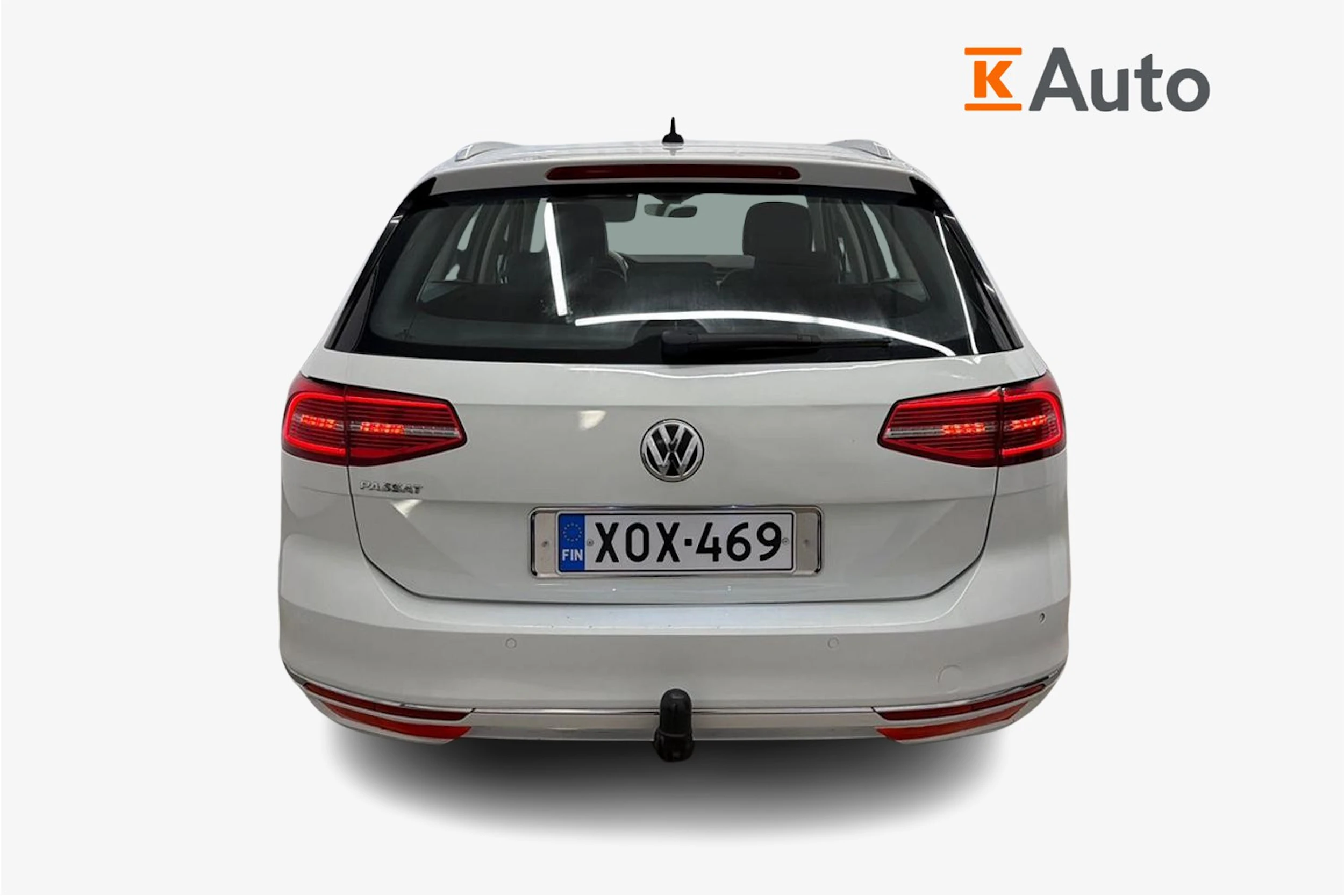 valkoinen Volkswagen Passat 2018 kuva 4.