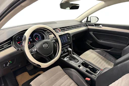 valkoinen Volkswagen Passat 2018 kuva 8.