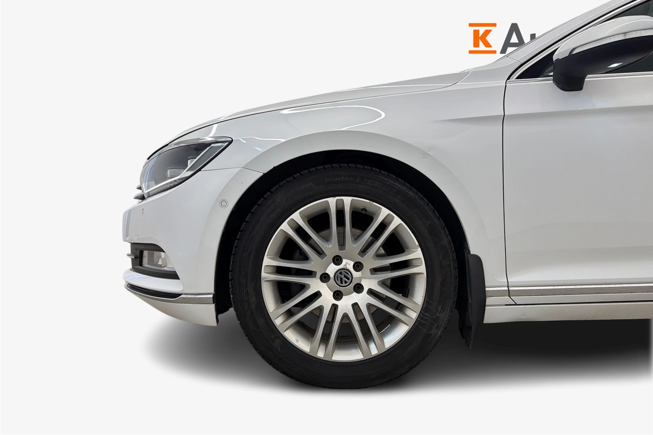 valkoinen Volkswagen Passat 2018 kuva 12.