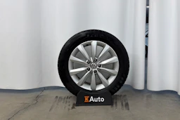 valkoinen Volkswagen Passat 2018 kuva 15.