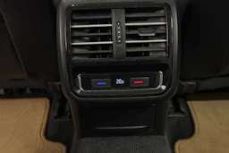 valkoinen Volkswagen Passat 2018 kuva 20.