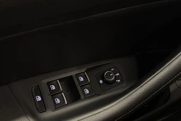 valkoinen Volkswagen Passat 2018 kuva 23.