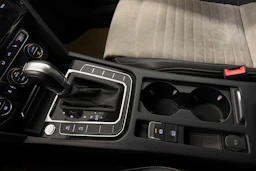 valkoinen Volkswagen Passat 2018 kuva 27.