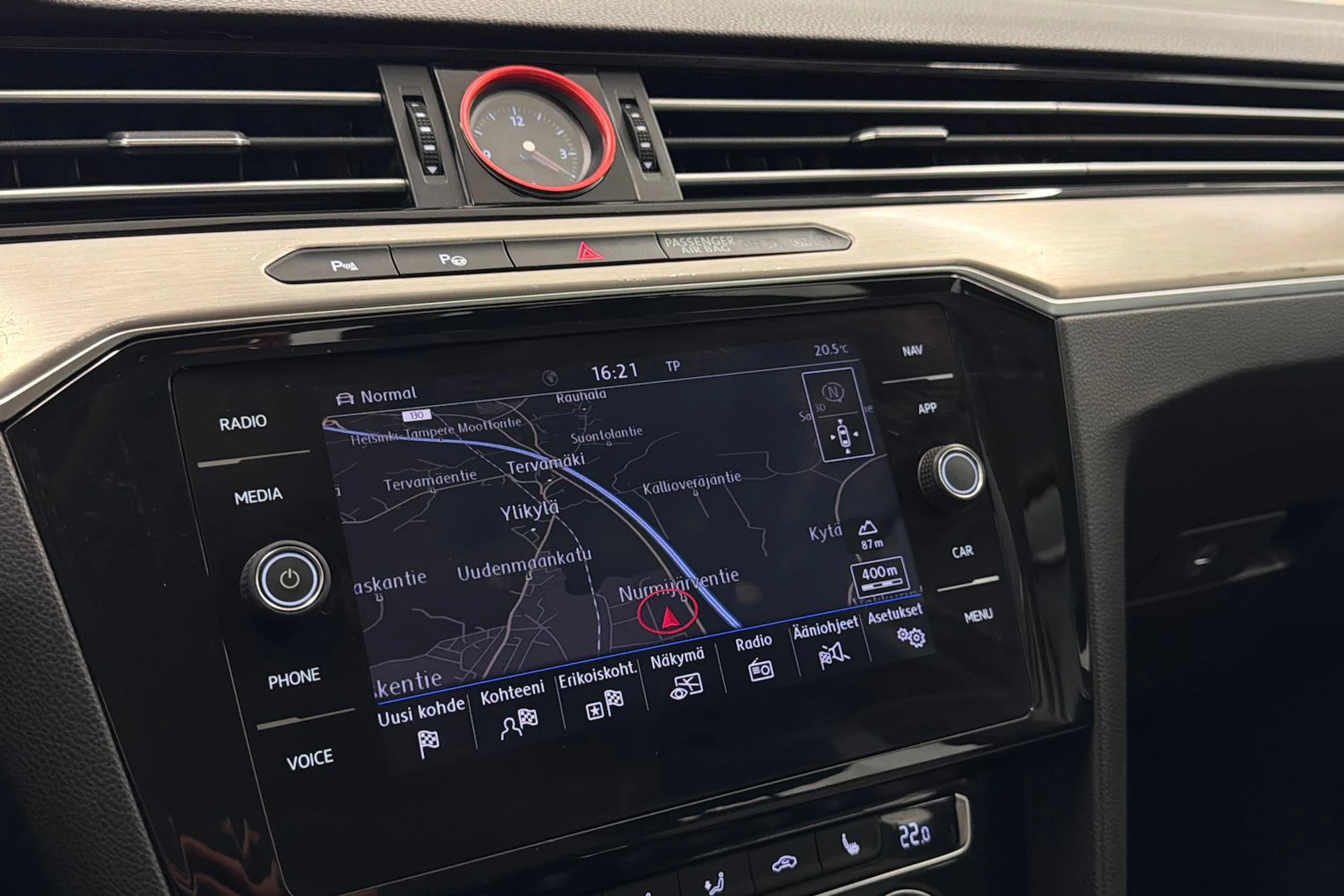 valkoinen Volkswagen Passat 2018 kuva 29.
