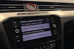 valkoinen Volkswagen Passat 2018 kuva 31.