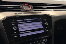 valkoinen Volkswagen Passat 2018 kuva 32.