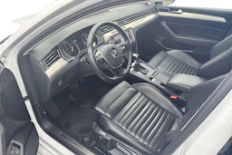 Valkoinen Volkswagen PASSAT 2018 kuva 3.