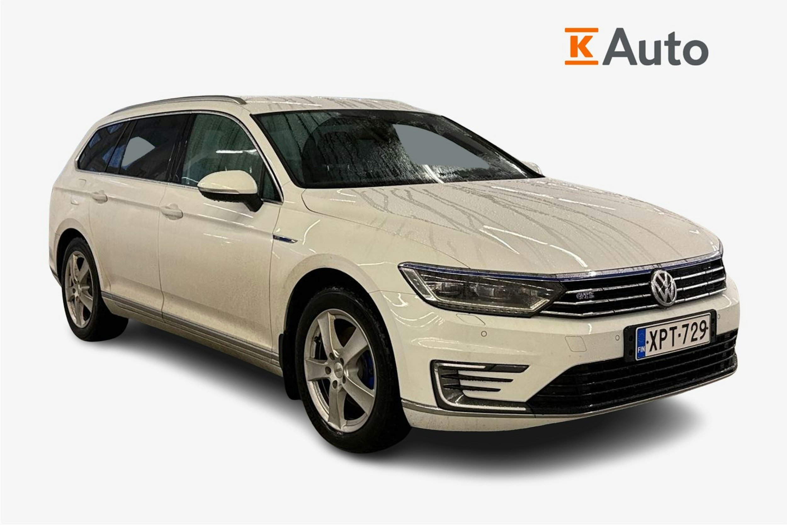 Valkoinen Volkswagen PASSAT 2018 kuva 1.