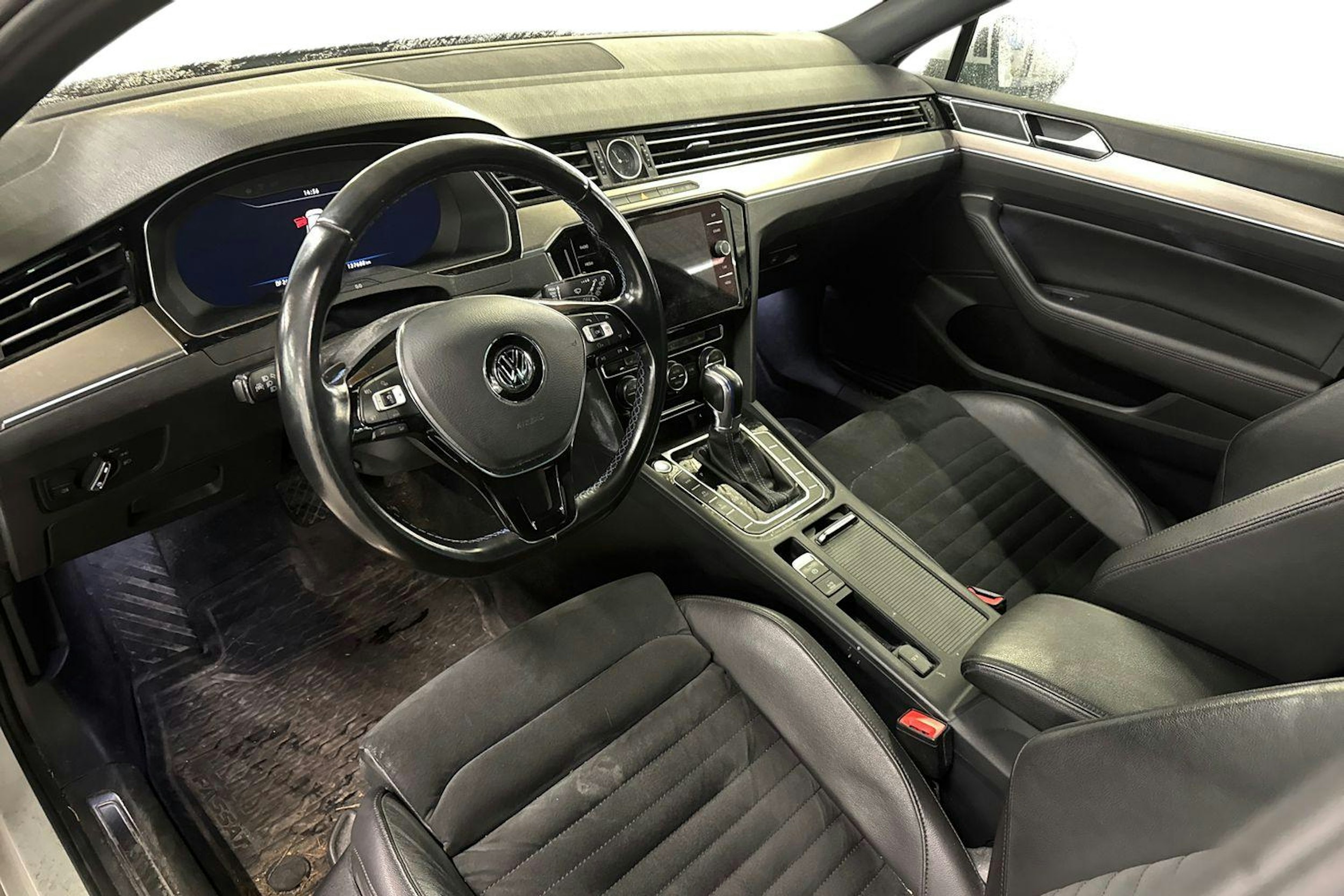 Valkoinen Volkswagen PASSAT 2018 kuva 3.