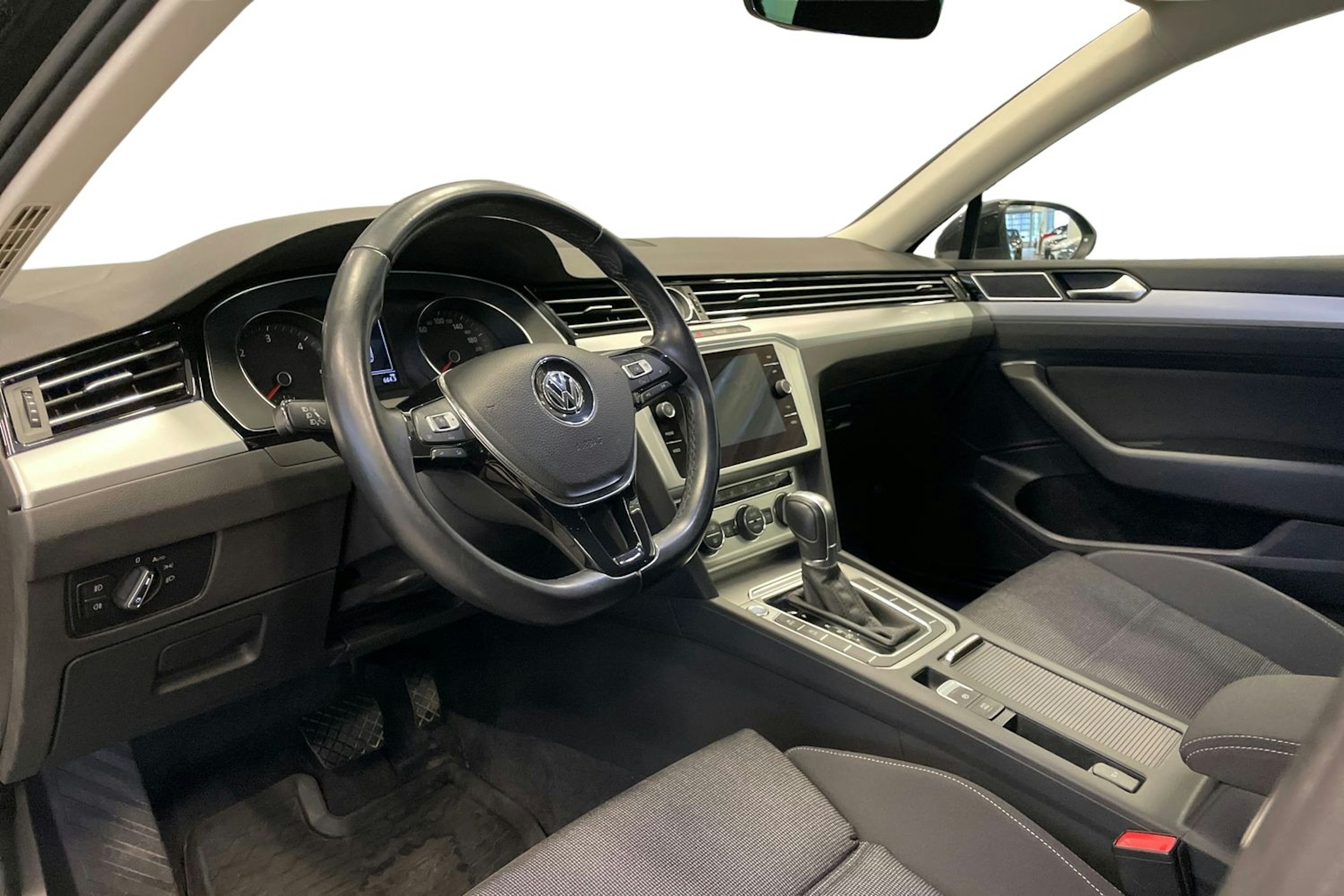 Musta Volkswagen PASSAT 2018 kuva 6.