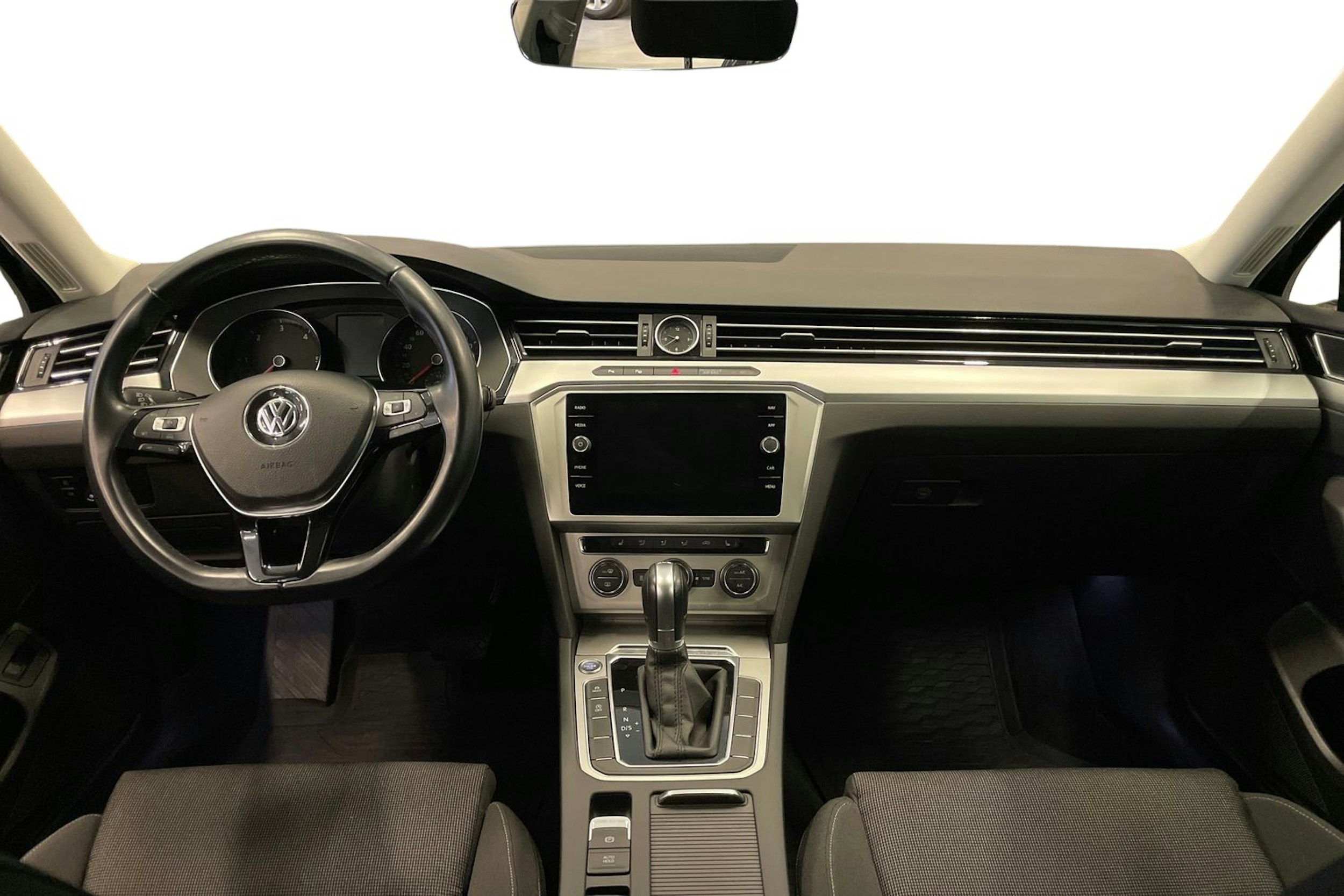 Musta Volkswagen PASSAT 2018 kuva 7.