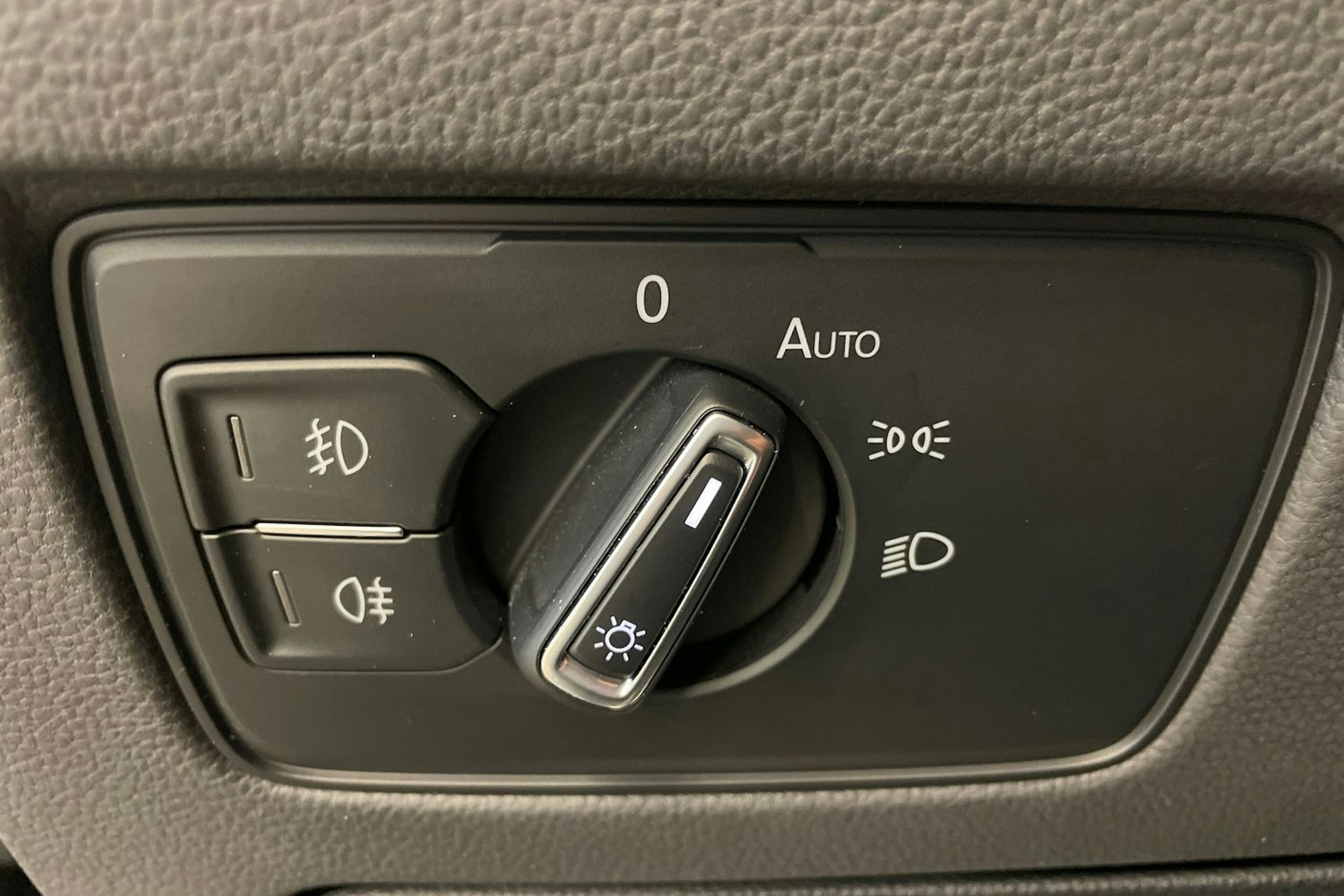 Musta Volkswagen PASSAT 2018 kuva 12.