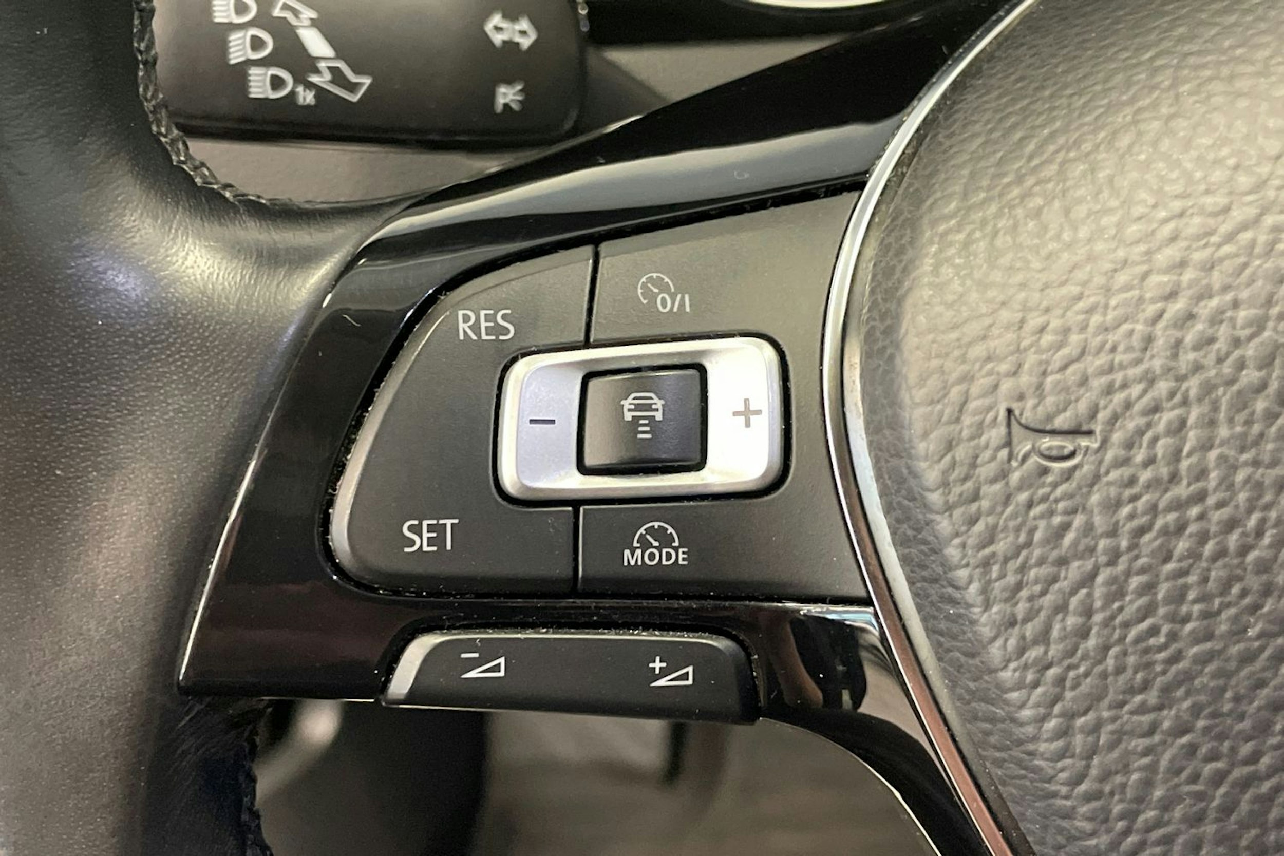 Musta Volkswagen PASSAT 2018 kuva 13.