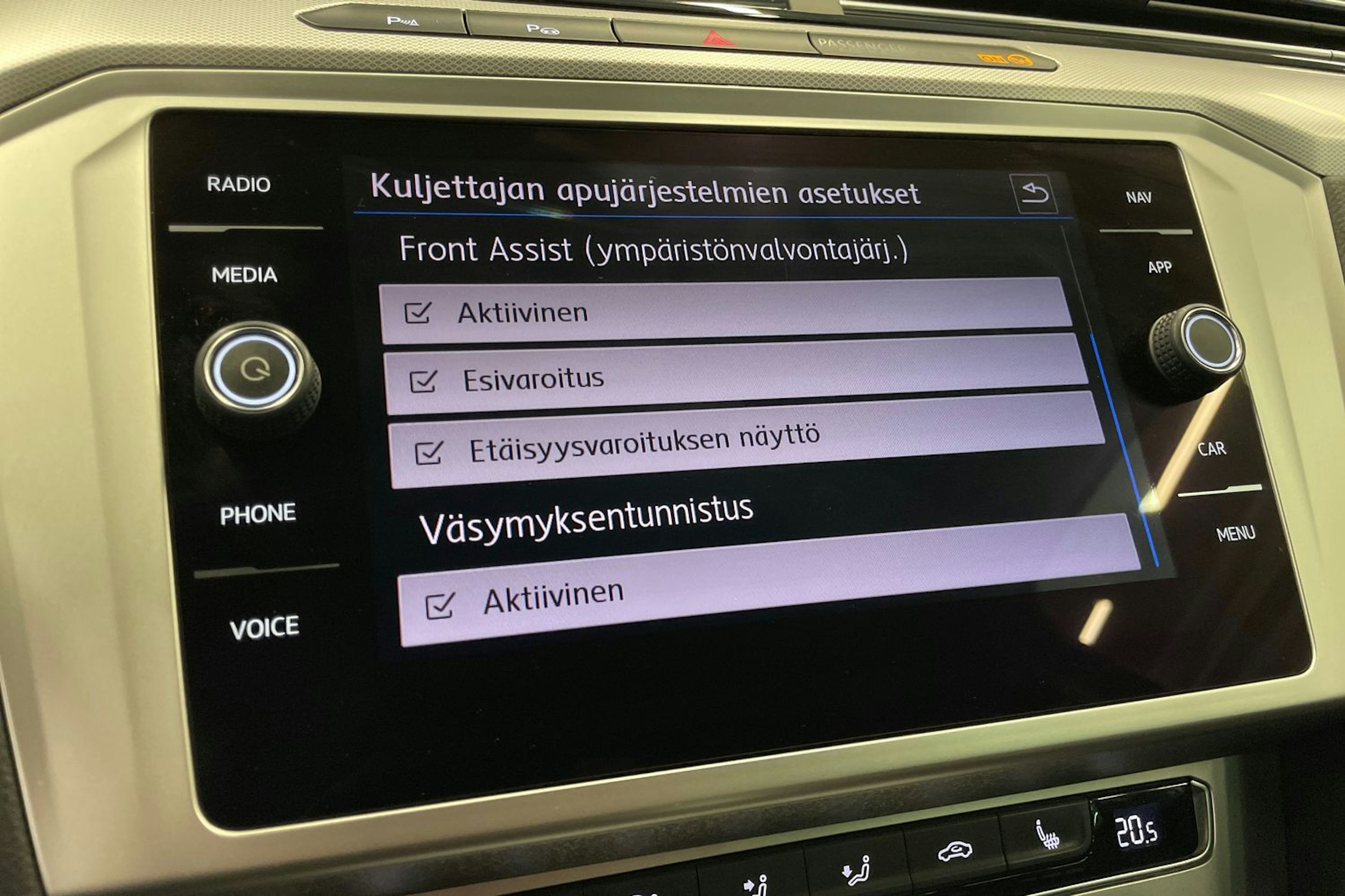 Musta Volkswagen PASSAT 2018 kuva 16.