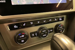 Musta Volkswagen PASSAT 2018 kuva 18.
