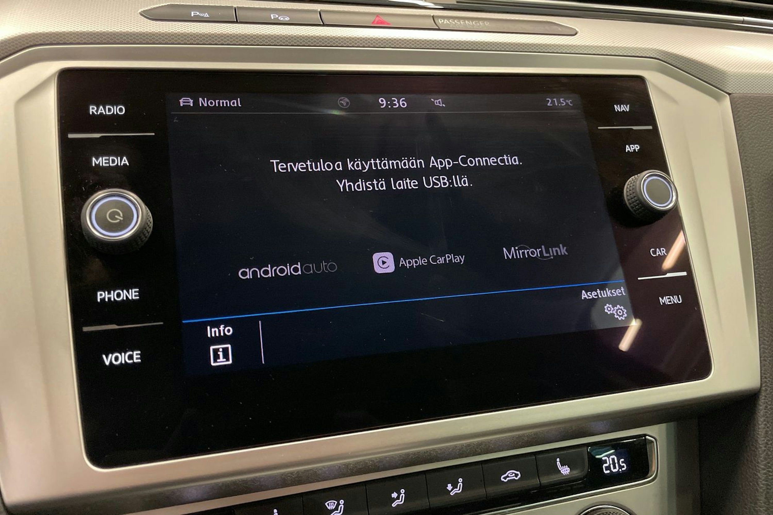 Musta Volkswagen PASSAT 2018 kuva 19.