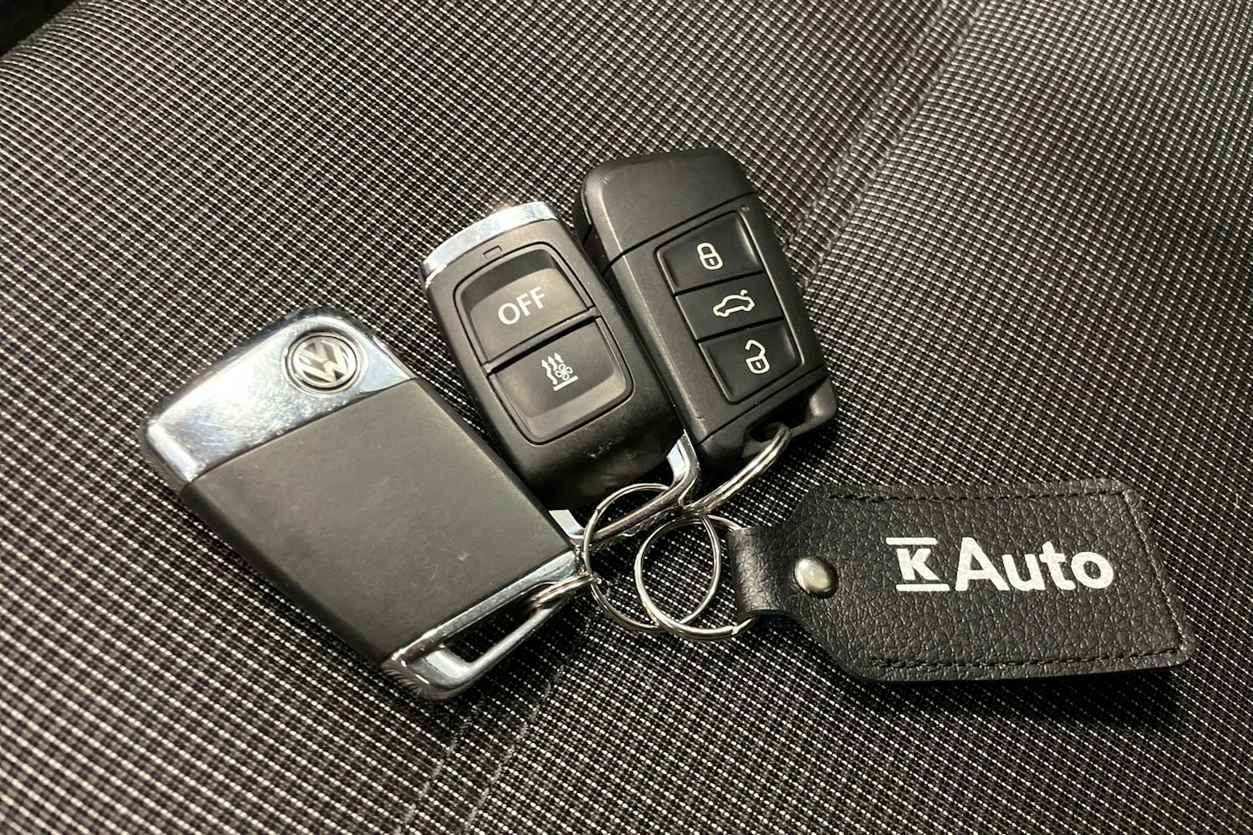 Musta Volkswagen PASSAT 2018 kuva 22.